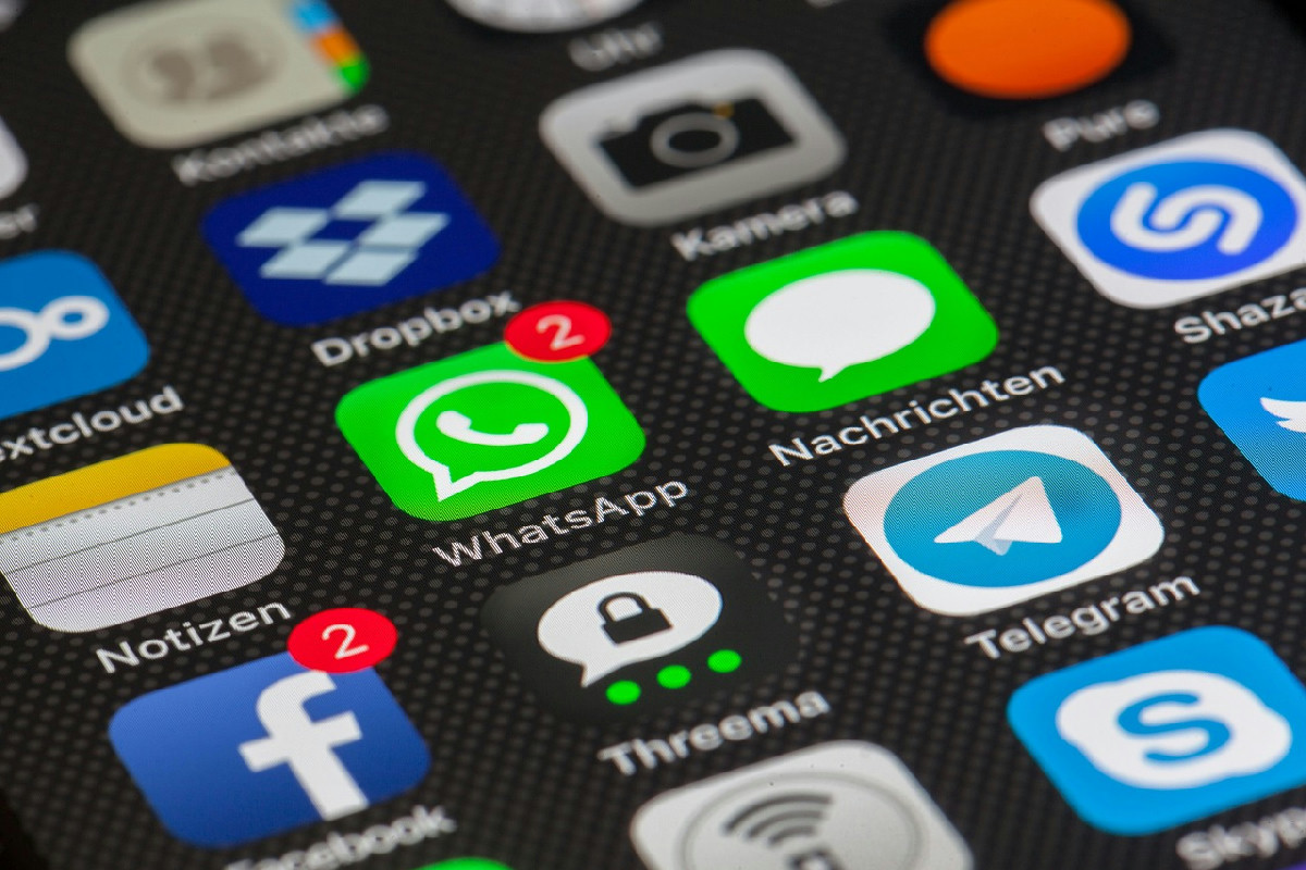 WhatsApp impone nuove regole: chi tempesta di messaggi rischia ora il blocco immediato