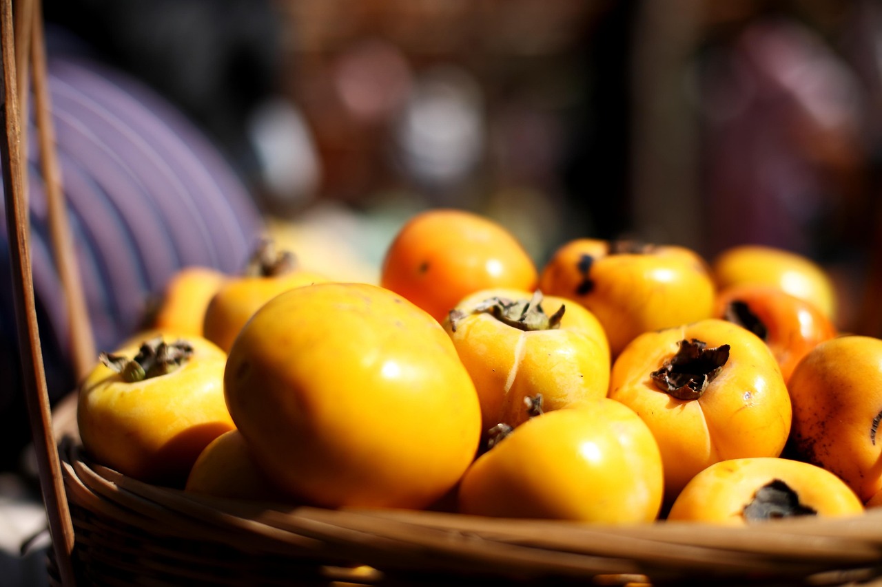 Non buttare più nulla dei cachi: ecco 5 idee geniali per gustare ogni parte in cucina