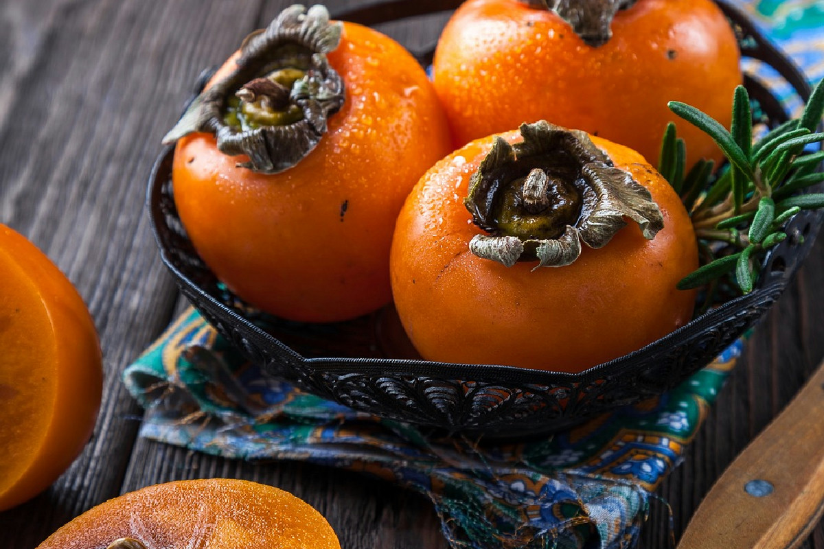 Non buttare più nulla dei cachi: ecco 5 idee geniali per gustare ogni parte in cucina